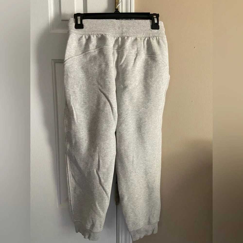 Lululemon Athletica Women’s Light Gray Joggers Size 4
